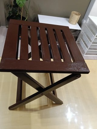 Mesa auxiliar de teca plegable