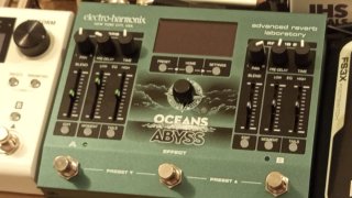 EHX Oceans Abyss Reverb Pedal