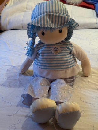Muñeca azul y blanca