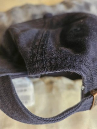 Gorra Timberland Azul con Bordado Dorado