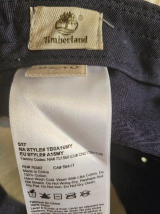 Gorra Timberland Azul con Bordado Dorado