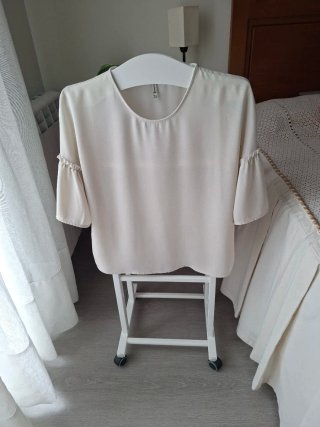 Blusa beige manga acampanada Talla M + regalo