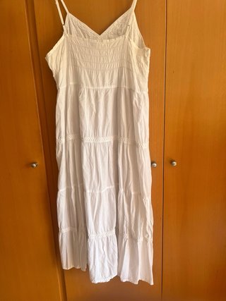 Vestido blanco con bordados y lentejuelas