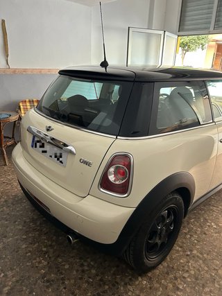 MINI ONE 2011
