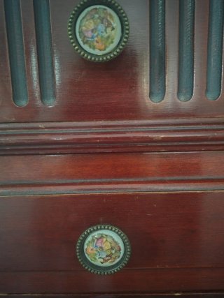 Cómoda de madera con 7 cajones