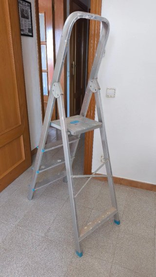 Escalera de aluminio plegable