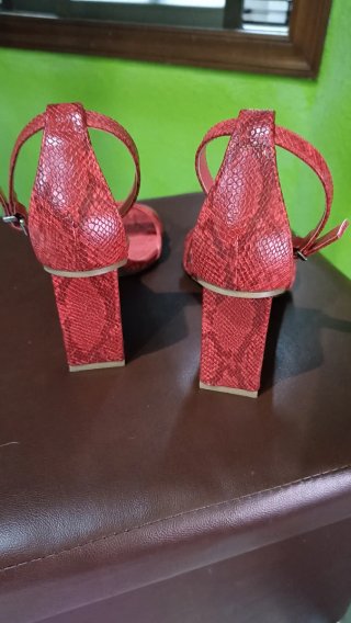 Sandalias Bershka efecto piel de serpiente