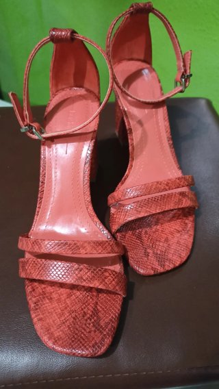 Sandalias Bershka efecto piel de serpiente
