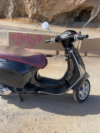 Vespa Primavera 125 Negra