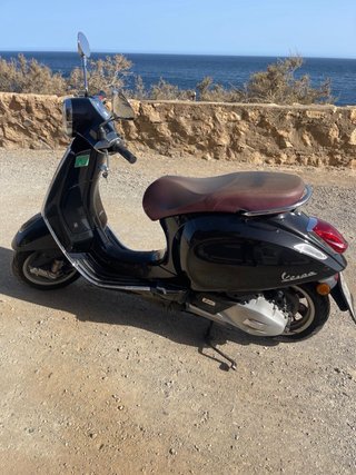 Vespa Primavera 125 Negra