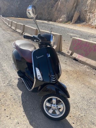 Vespa Primavera 125 Negra
