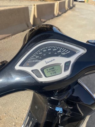 Vespa Primavera 125 Negra