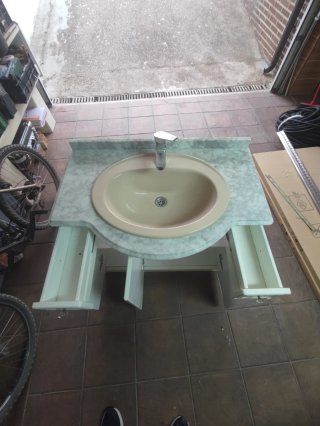 Mueble de baño con lavabo de mármol