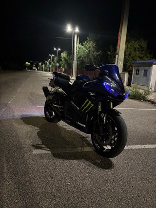 Yamaha R6 Sportbike