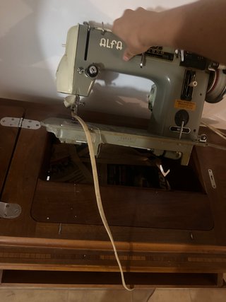 Máquina de coser Alfa antigua