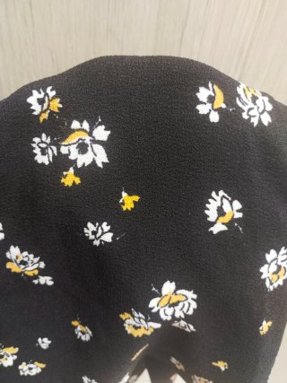 Vestido negro de flores