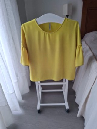 Blusa amarilla manga acampanada Talla M+Regalo