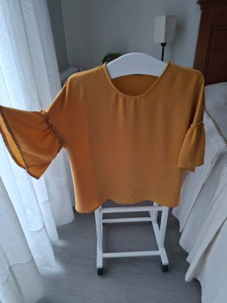 Blusa amarilla manga acampanada Talla M+Regalo