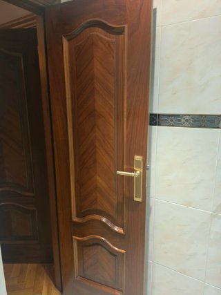 Puertas de nogal con y sin cristal,y de Armario