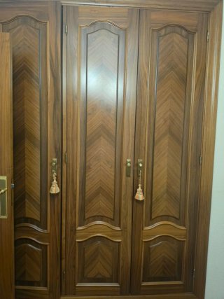 Puertas de nogal con y sin cristal,y de Armario