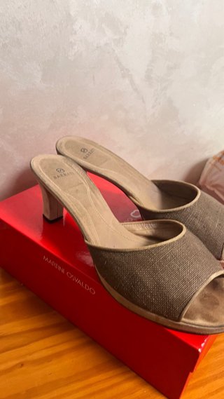 Chanclas tacón Barrats beige/dorado