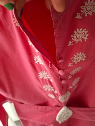 Blusa coral bordada talla M
