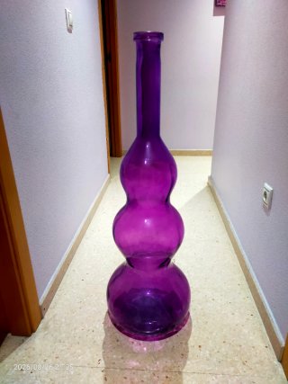 Jarrón de cristal morado