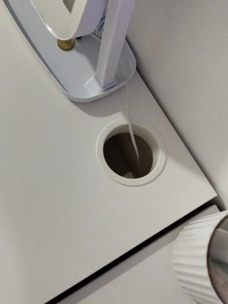 Escritorio blanco con cajón en perfecto estado