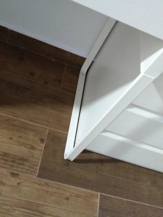 Escritorio blanco con cajón en perfecto estado
