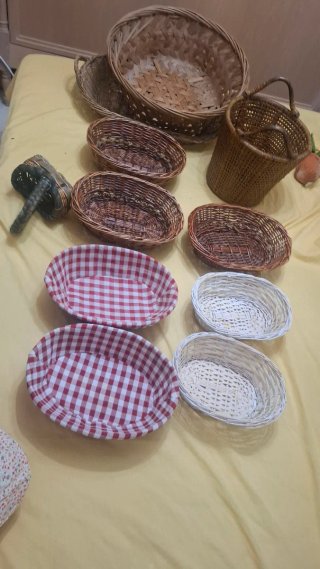 Cestas de mimbre y tela