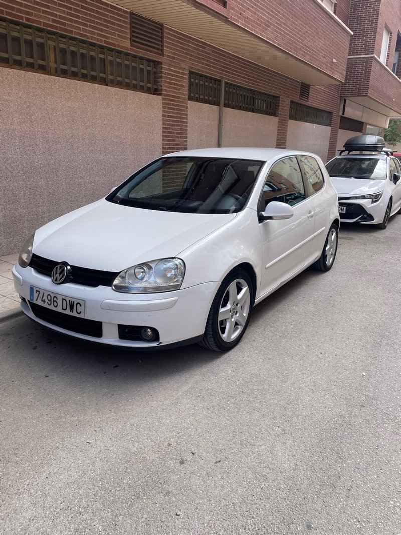 Volkswagen Golf 2006 - foto 1