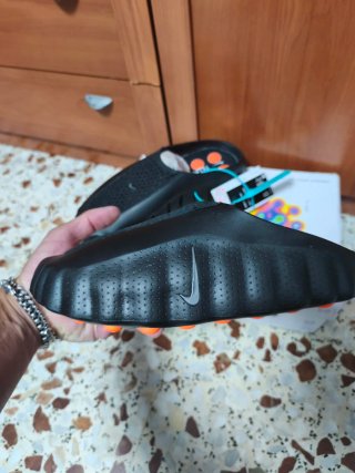 Chanclas Nike Negras y Naranjas
