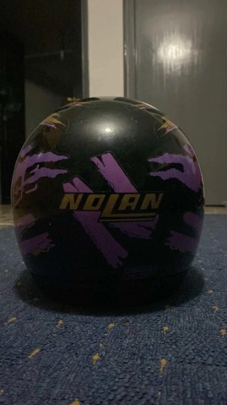 Casco de moto con diseño