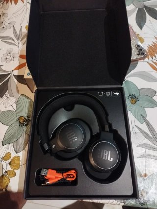 Auriculares JBL LIVE 660NC Negro
