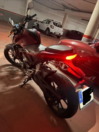 Honda CB125R Roja y Plateada