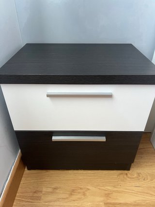 Cabecero de cama con mesillas, espejo y cómoda