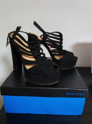 Zapatos de tacón MaryPaz ante negro