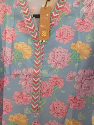 Túnica floral azul e rosa