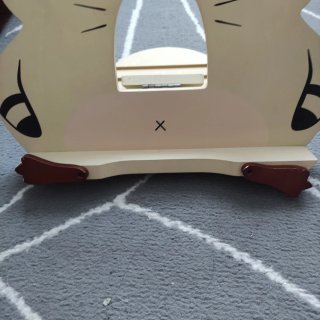 Atril de lectura mapache de madera