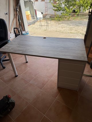 Escritorio madera con cajonera