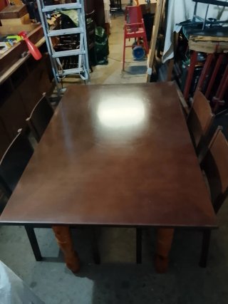 Mesa de comedor con 4 sillas