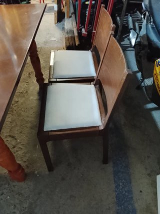 Mesa de comedor con 4 sillas