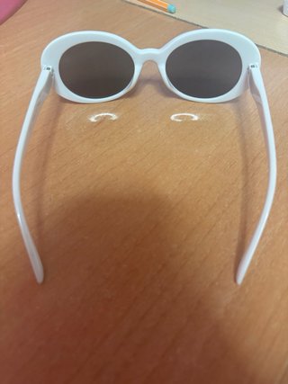Gafas de sol blancas y negras para postureo