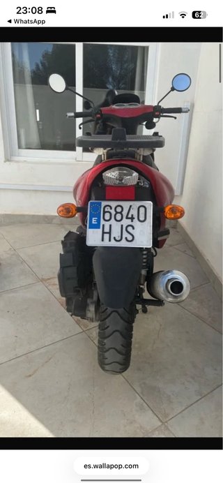 Rieju Pacific 125 Scooter Roja y Negra