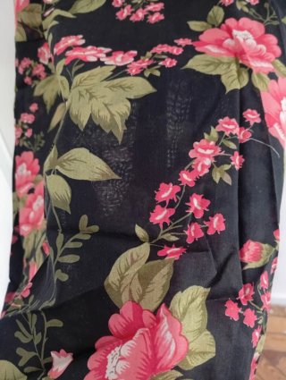 Túnica ZELURY floral preta e rosa tamanho L