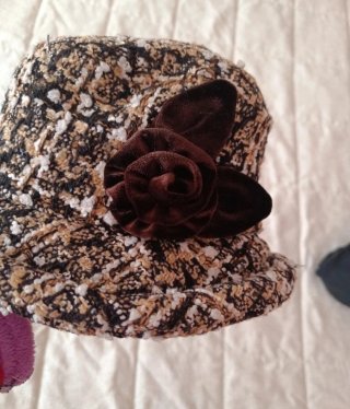 Precioso sombrero beige y negro