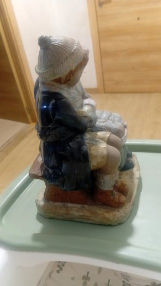 Figura de porcelana niños invierno
