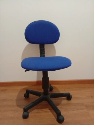 Silla de escritorio con ruedas azul