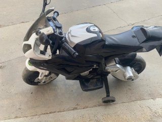Moto Eléctrica Deportiva Infantil Negra y Blanca