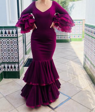 Traje de flamenca buganvilla con volantes fucsia